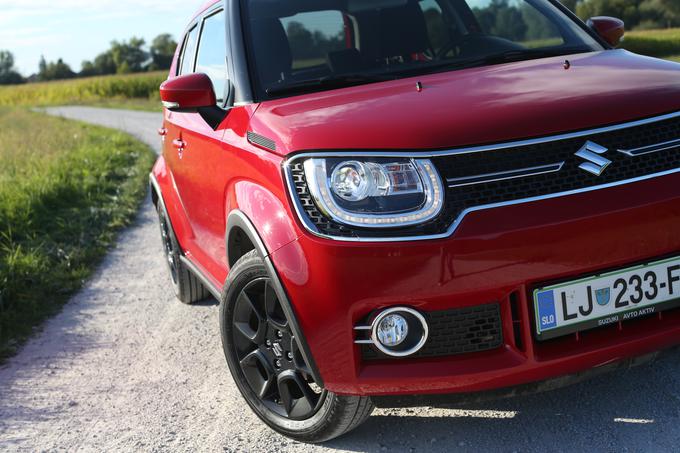 Suzuki ignis je eden izmed štirikolesno gnanih avtomobilov, ki za svoj denar nudi tudi zelo veliko opreme. | Foto: Gregor Pavšič