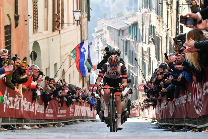 Pogačar je v soboto s spektakularnim solo pobegom 59 kilometrov pred ciljem zmagal na italijanski klasiki Strade Bianche.  | Foto: LaPresse