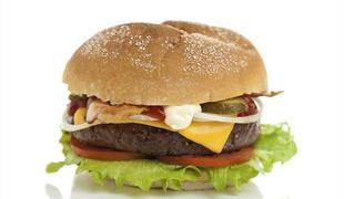 Cheeseburger je nastal po pomoti