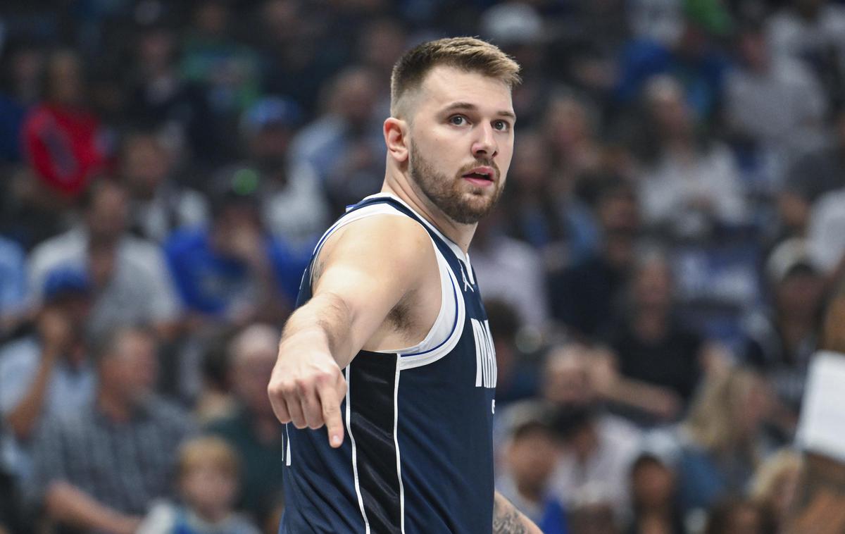 Luka Dončić | Luka Dončić s soigralci Dallas Mavericks gosti Utah Jazz. | Foto Guliverimage