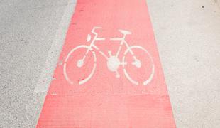 V Nemčiji poskusno nov sistem opozarjanja voznikov na kolesarje