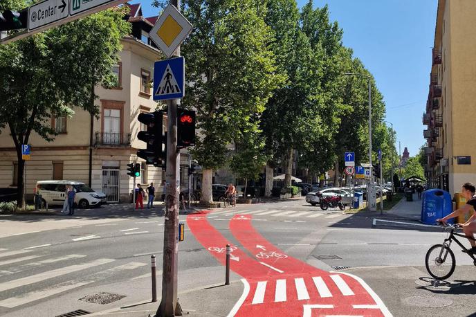 semafor | Pametni semafor za kolesarje je sistem, ki zazna kolesarje in jim samodejno prižge zeleno luč. Programska in strojna oprema za videodetekcijo kolesarjev in vozil je razvita v slovenskem podjetju ASIST. | Foto Grad Zagreb/Facebook