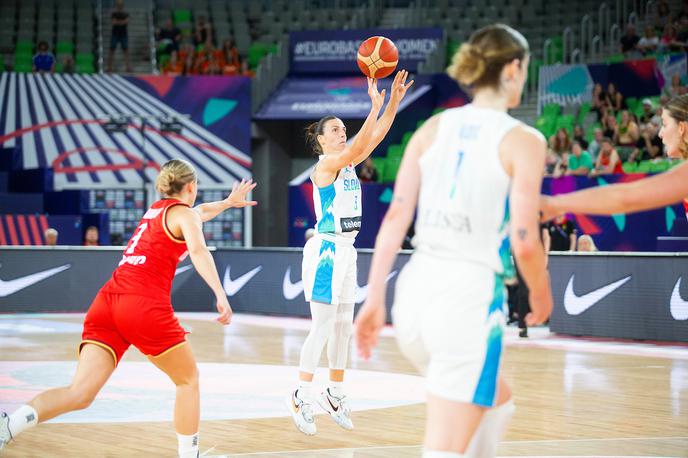 slovenska ženska košarkarska reprezentanca Teja Oblak | Reprezentanci se je pridružila tudi kapetanka Teja Oblak. | Foto Siniša Kanižaj/Sportida
