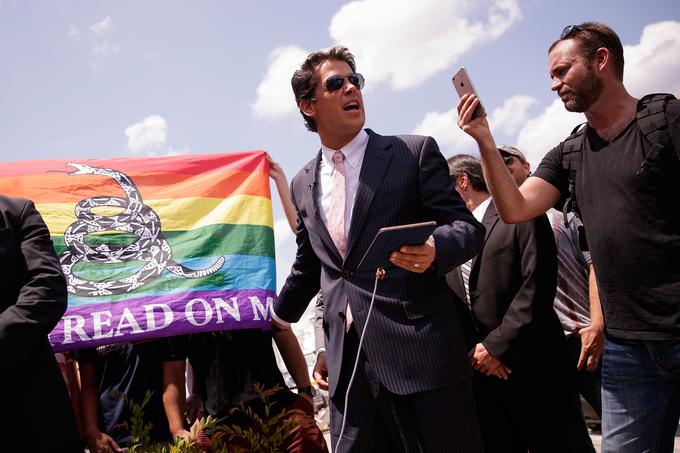 Milo na protestu po napadu na gejevski nočni klub v Orlandu. | Foto: Getty Images
