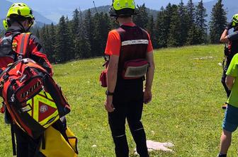 Na Kofcah konj pohodil otroka, s helikopterjem so ga prepeljali v bolnišnico