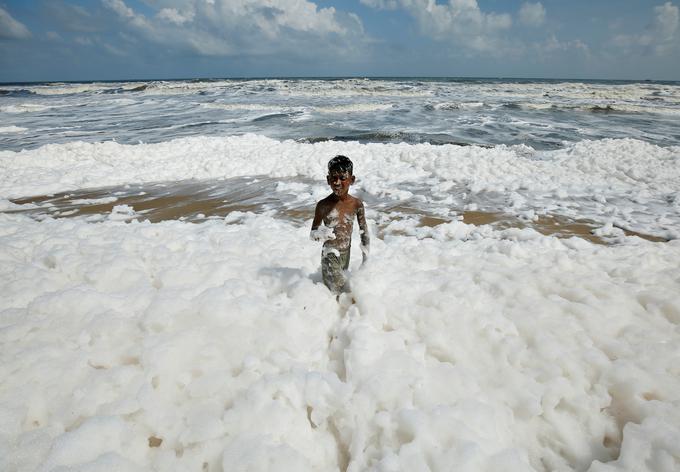 Chennai, onesnaženo morje, pena | Foto: Reuters