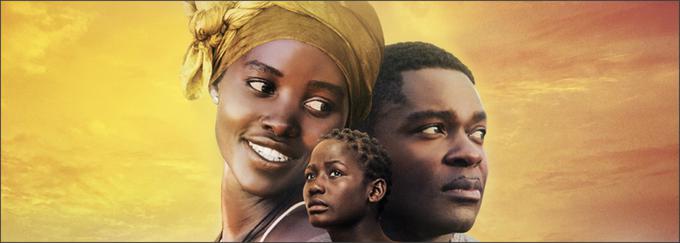 Resnična zgodba o Phioni Mutesi (Madina Nalwanga), deklici iz Ugande, ki se s podporo družine in skupnosti poda na lov za svojimi sanjami – postati mednarodna prvakinja v šahu. Film, ki temelji na istoimenski knjižni uspešnici Toma Crothersa in v katerem igra oskarjevka Lupita Nyong'o (12 let suženj), je režirala priznana filmska ustvarjalka Mira Nair (Monsunska poroka). • V petek, 14. 8., ob 20. uri na Planet PLUS.*

 | Foto: 