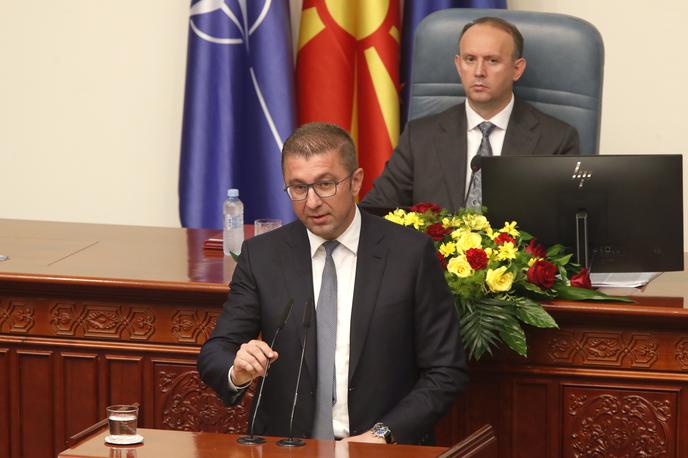 Hristijan Mickoski | Makedonski premier in vodja VMRO-DPMNE Hristijan Mickoski je po zmagi svoje stranke na majskih volitvah omenil načrte za zagotovitev milijarde evrov posojila za strateške projekte. Tedaj je zanikal, da bi sredstva prišla iz Kitajske, in dejal, da bo posojilo zagotovila ena od evropskih držav.  | Foto Guliverimage