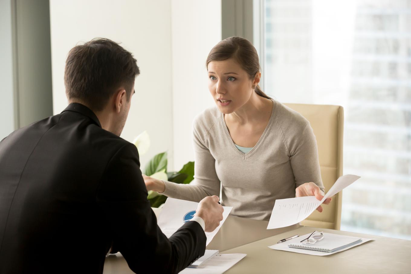 Com acesso a especialistas jurídicos que o poderão aconselhar e ajudar na preparação de reclamações, documentação e possíveis processos judiciais, não estará mais sozinho na sua luta por justiça. | Foto: Shutterstock