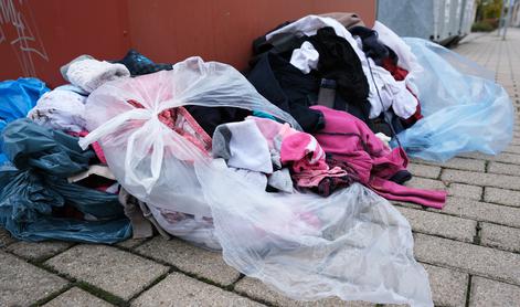 Razkrivamo, koliko oblačil v resnici zavržemo Slovenci.