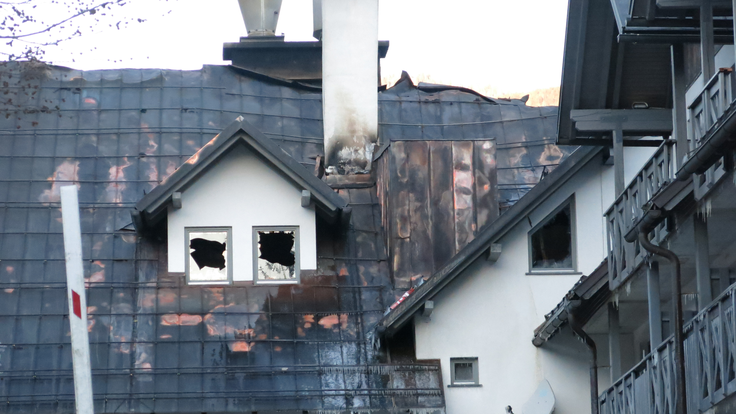 Četudi bo Hotel Jezero nekaj časa zaprt in so zaprti tudi hoteli Zlatorog, Bohinj in Bellevue, ki so v lasti Zmaga Pačnika in Japca Jakopina, ima Bohinj več kot 5000 ležišč.  | Foto: STA ,