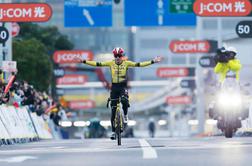 Vingegaard izkoristil trenutek in napadel Rogliča #video