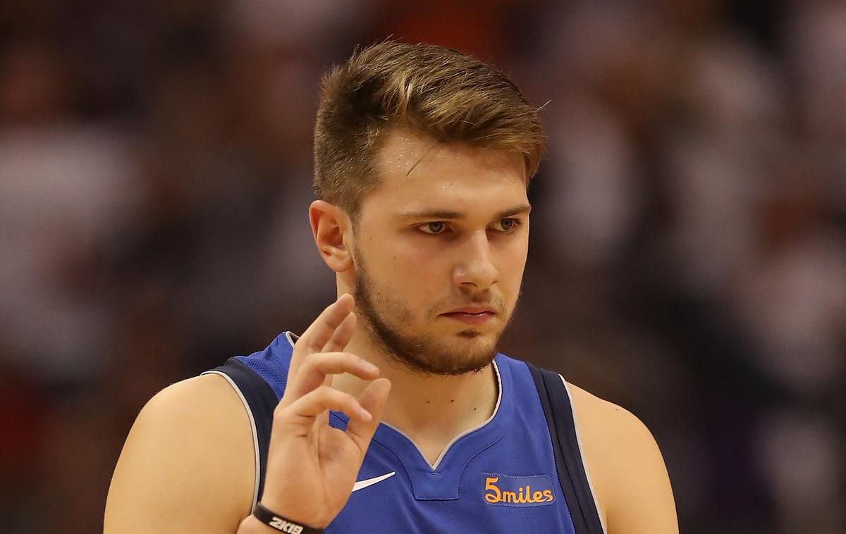 Luka Dončić | Luka Dončić je v ligi NBA debitiral s porazom na gostovanju pri ekipi, ki jo vodi njegov nekdanji selektor. | Foto Guliver/Getty Images