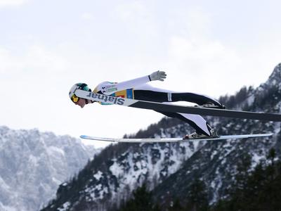 Mojster Domen Prevc spet brez konkurence, glavni tekmec grdo padel