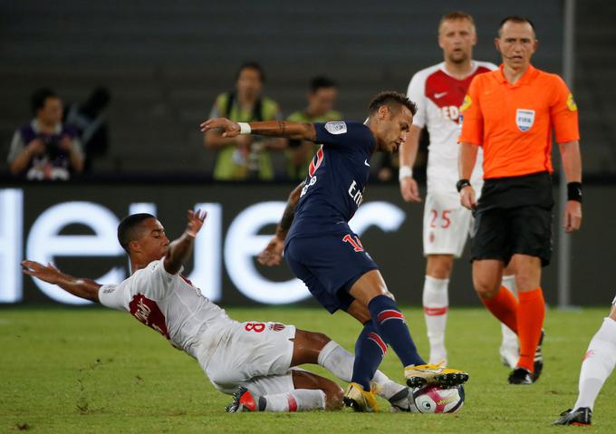 Kitajski ljubitelji nogometa so na delu videli tudi brazilskega zvezdnika Neymarja, ki pa mreže Monaca ni zatresel. | Foto: Reuters