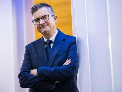 O Janši: Je rekel, da ni Šarec. Blagor mu. O Logarju: Izgubljeni in ponovno najdeni sin.
