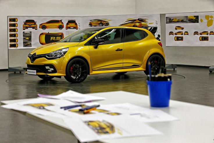 Ime, barve in grafika spominjajo na novi Renaultov dirkalnik za F1. | Foto: Renault