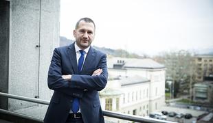 Vlada: Meje pristojnosti senata KPK pod vprašajem