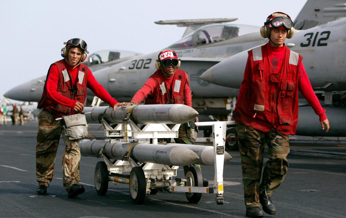 zračna obramba. Amraam rakete | "Militarizirana Rusija predstavlja trajno grožnjo evropski varnosti v bližnji prihodnosti," še piše v dokumentu, o katerem je prvi sicer poročal Bloomberg.  | Foto Reuters