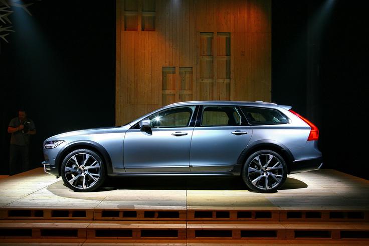 Čerti član družine 90 je novi V90 cross country. Volvo ima z njim velike (prodajne) načrte.  | Foto: Vinko Kernc