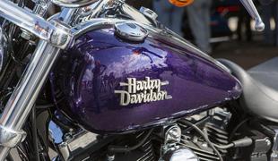 Papežev harley-davidson na dražbo