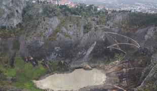 Na Hrvaškem šokirani: Modro jezero je nepričakovano izginilo