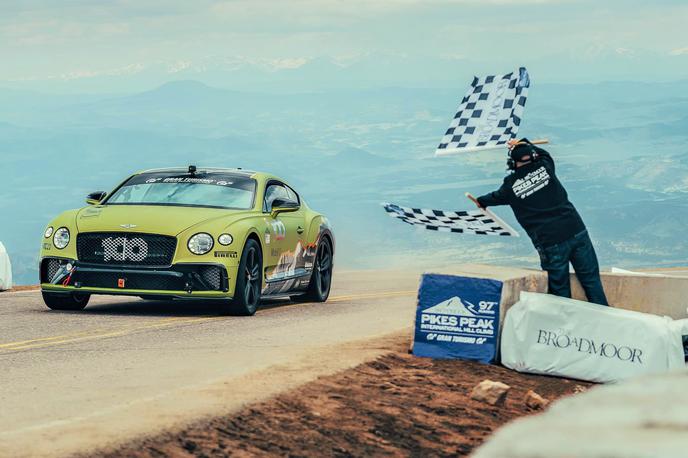 Bentley Pike's Peak | Rhys Millen (bentley continental GT) med prečkanjem cilja 20-kilometrske proge na nadmorski višini skoraj 4.300 metrov. | Foto Bentley
