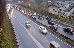 Okvara zapornic povzročila zastoje, na primorki nesreča