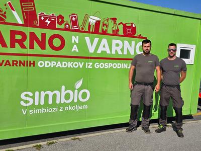 Poštenost delavcev: med odpadnimi zdravili našla 2 tisoč evrov in jih vrnila lastniku
