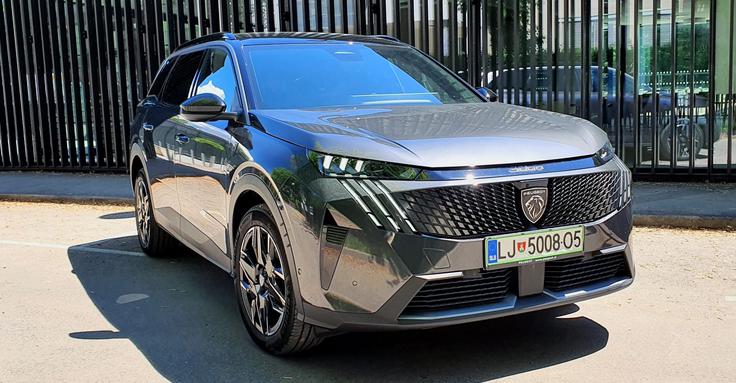 Vsi Peugeotovi paketi so popolnoma prilagodljivi individualnim potrebam strank in vključujejo pomoč na cesti v več kot 40 državah. | Foto: P AUTOMOBIL IMPORT D.O.O.