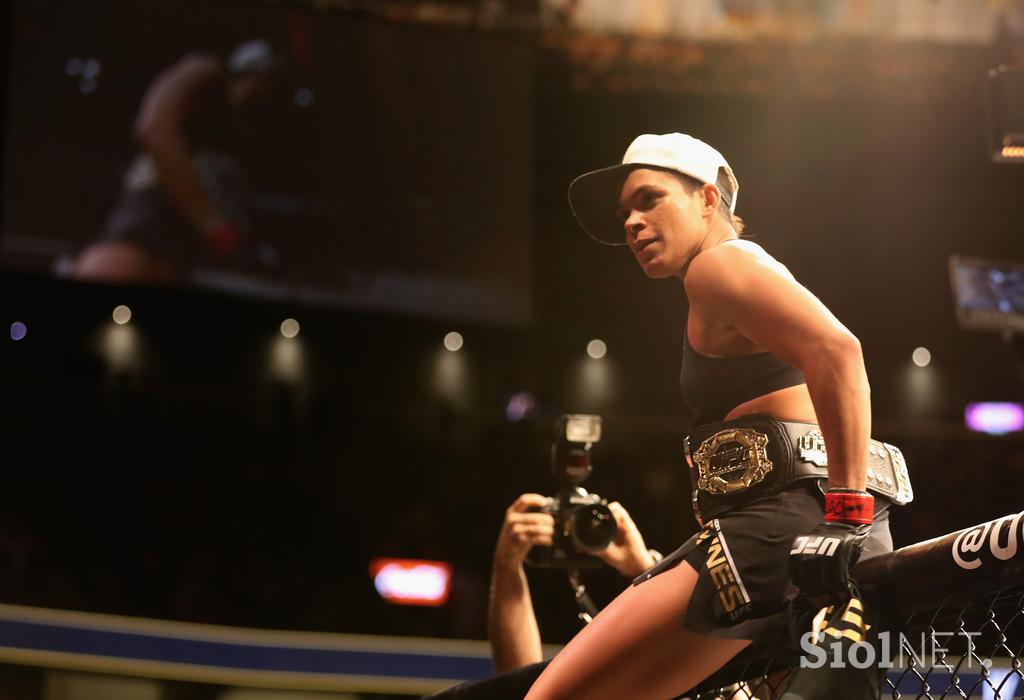 Ronda Rousey Amanda Nunes UFC 207