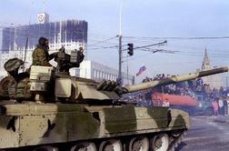 Ko se Boris Jelcin neposlušnih poslancev loti s tanki 