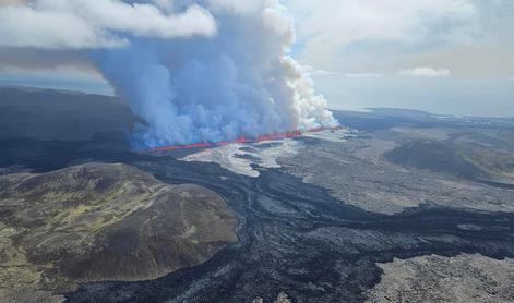 Na Islandiji najbolj dramatičen izbruh vulkana doslej. Grindaviku grozi odcepitev. #video