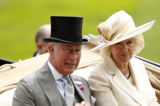 Princ Charles bo novembra star 68 let. Njegova mati, kraljica Elizabeta II. pri 90 letih ne kaže znakov, da bo kmalu predala krono. | Foto: Reuters