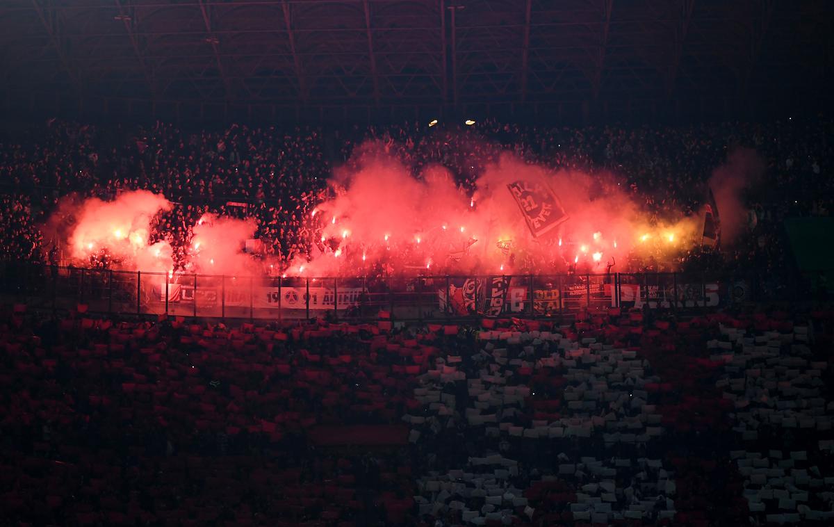 PSG Milan | Francoski nogometni prvak Paris St. Germain bo moral plačati slabih sto tisoč evrov. | Foto Guliverimage