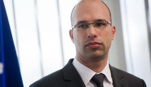 Je Praprotnik za razpis na NLB vedel pred drugimi? SDS zahteva izredno sejo