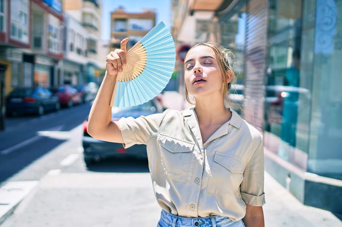 V vročih dneh vam bo ta modni dodatek prišel še kako prav. | Foto: Shutterstock