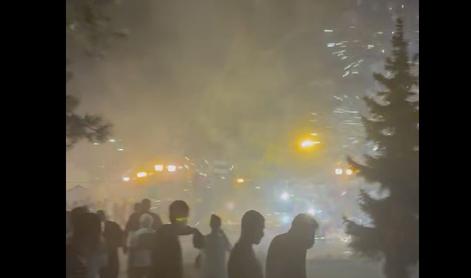 Ekskluzivno za Siol: tako kamenjajo novinarje, policisti pretepajo civiliste ...  #video