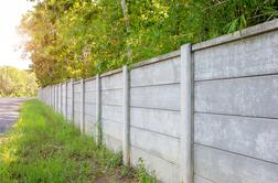 Kako visok zid lahko brez soglasja postavim na meji s sosedom? #pravni nasvet