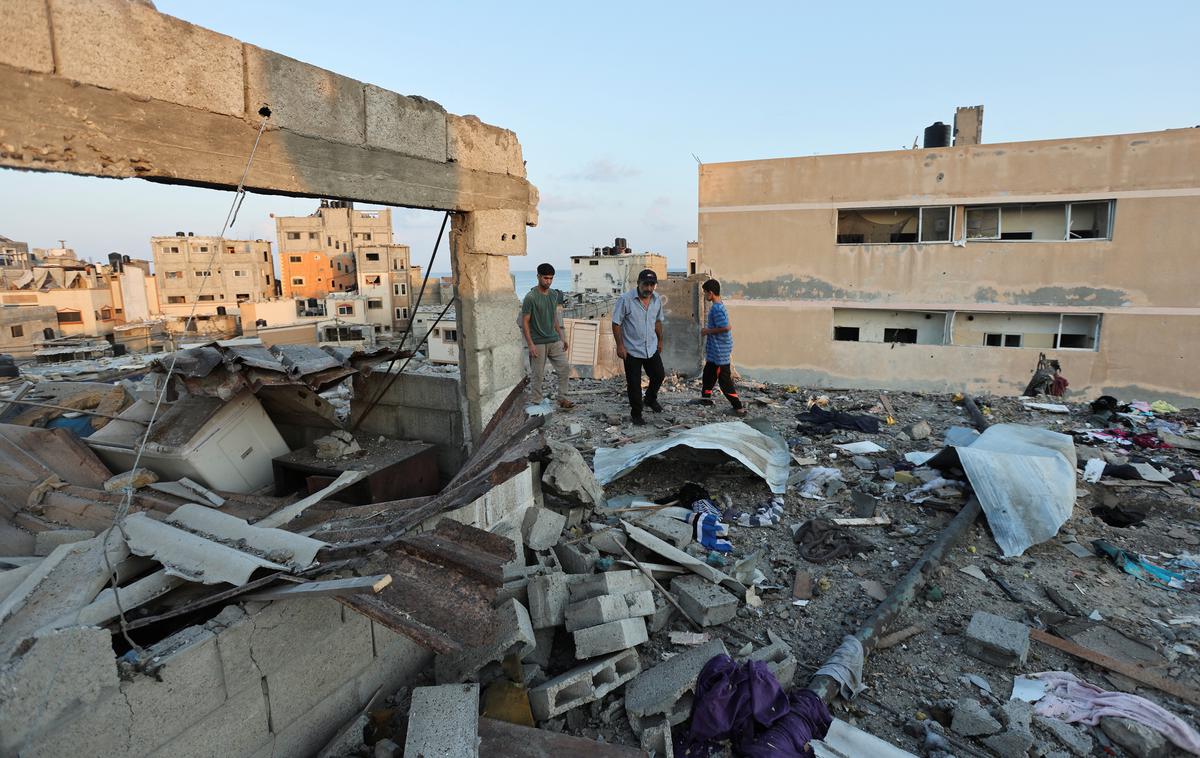 Gaza | Izraelska vojska je napad potrdila in dejala, da je zadela poveljniški in nadzorni center palestinskega gibanja Hamas, ki je v kompleksu. | Foto Reuters