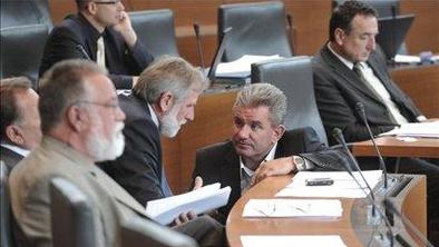 Vzajemni se obetajo spremembe pri sklicih skupščin