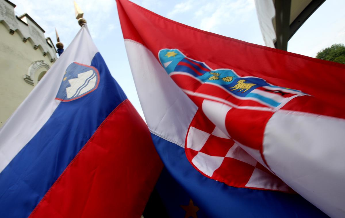 Zastava Slovenija Hrvaška Arbitraža | Če se bo Sodišče EU v omenjeni zadevi razglasilo za pristojno, bo sledila vsebinska obravnava tožbe Slovenije proti Hrvaški. | Foto Tina Deu