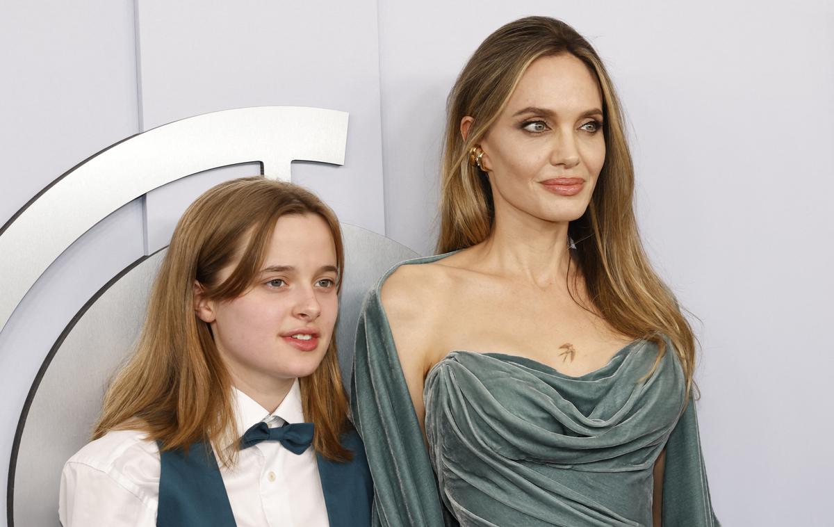 Angelina in Vivienne | Angelina Jolie s 15-letno hčerko Vivienne, ki jo je rodila v zakonu z Bradom Pittom. | Foto Reuters