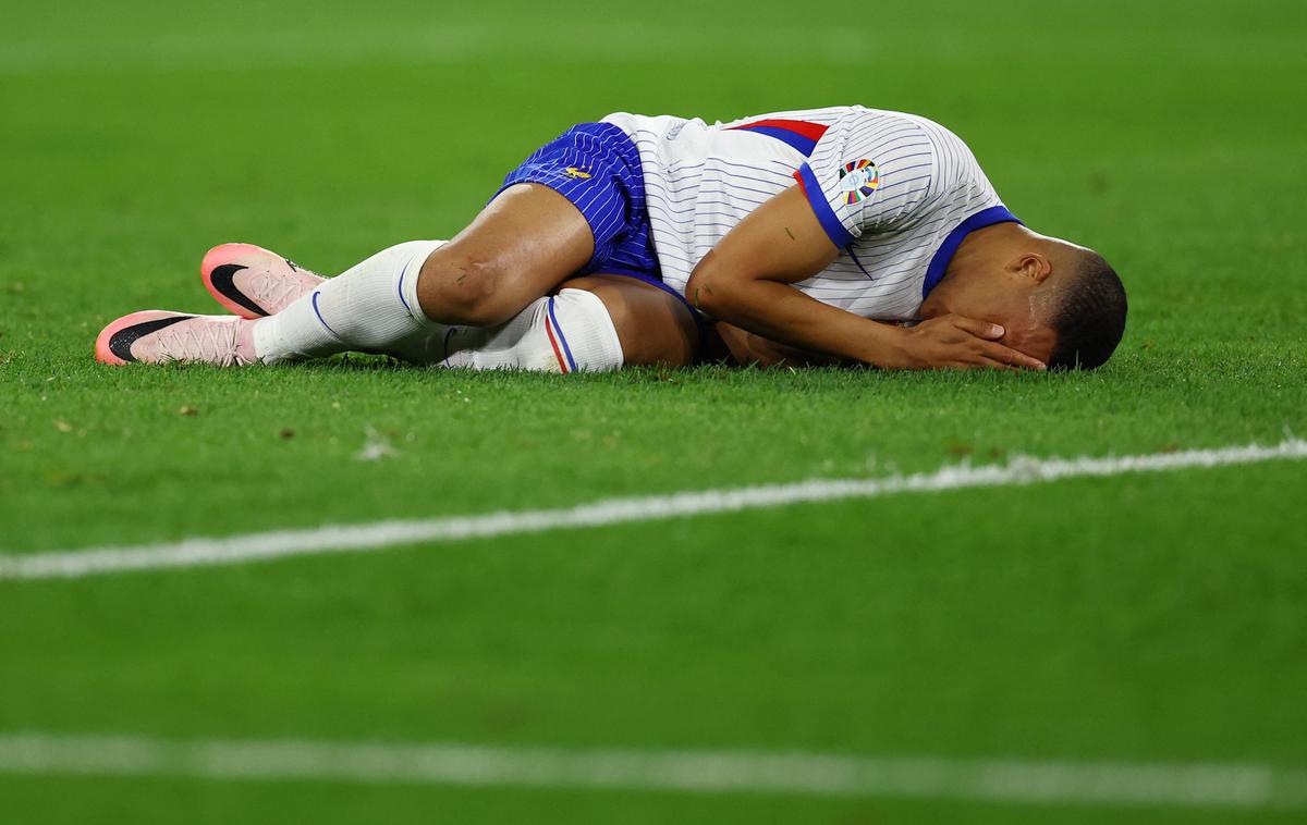 Kylian Mbappe poškodba Euro 2024 | Kylian Mbappe bo kljub poškodbi nosu lahko nadaljeval igro na Euru, bo pa potreboval posebno zaščitno masko.  | Foto Reuters