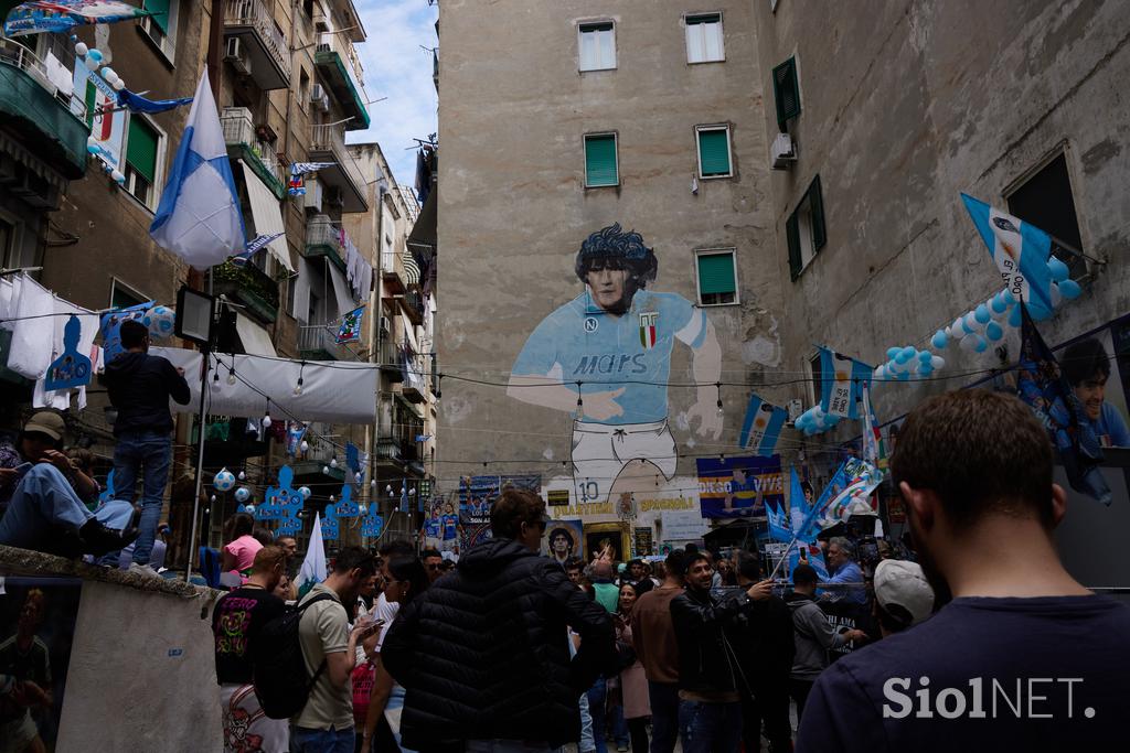 Neapelj slavi Napoli