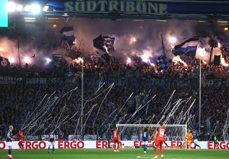 Navijači Arminie iz Bielefelda so napolnili stadion proti Bayerju. | Foto: Reuters