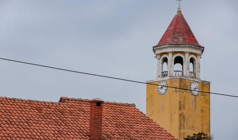 Prebivalci Molata so se zvečer začeli skrivati v hišah