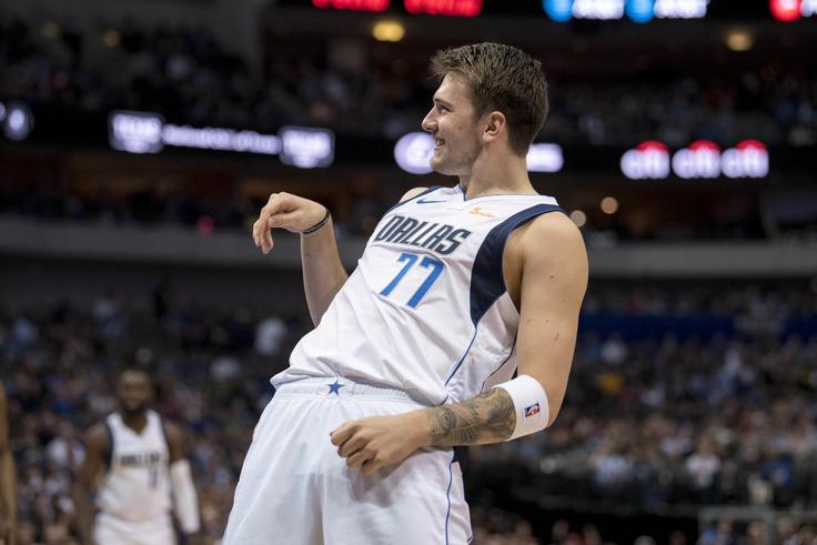 Luka Dončić bo po Joelu Embiidu postal šele drugi neameriški košarkar na naslovnici katere od iger v seriji NBA Live v zadnjih desetih letih. Leta 2009 sta na lokaliziranih različicah naslovnice NBA Live 10 nastopala Španec Pau Gasol in Britanec Luol Deng. | Foto: Reuters