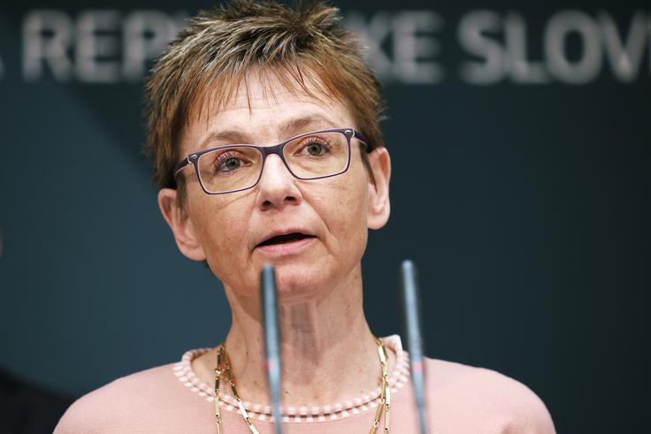 "Močno upam, da bomo z ukrepi, ki jih izvajamo, epidemijo tudi preprečili," je še dejala Pirnatova.  | Foto: STA ,
