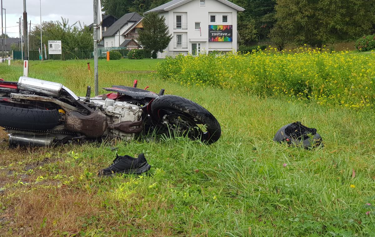 Nesreča motorista | Motorist je izgubil oblast nad vozilom in padel po vozišču. Fotografija je simbolična. | Foto Mediaspeed